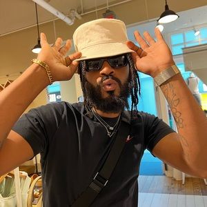 Meet your Posher, Derek